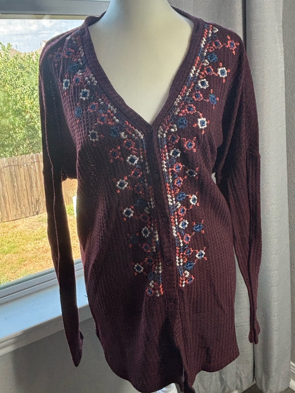 Women's Embroidered V-Neck Burgundy Knit Top